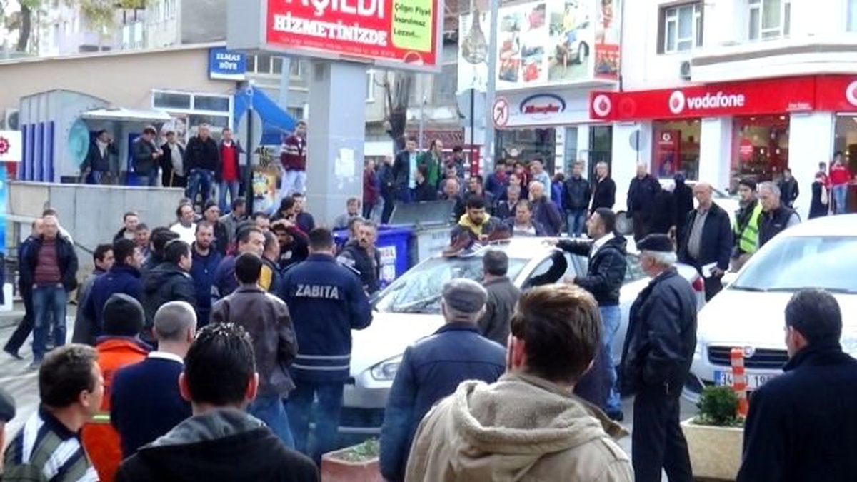 Bilecik\'te Zabıtaya Saldıran Seyyar Satıcılar Gözaltına Alındı