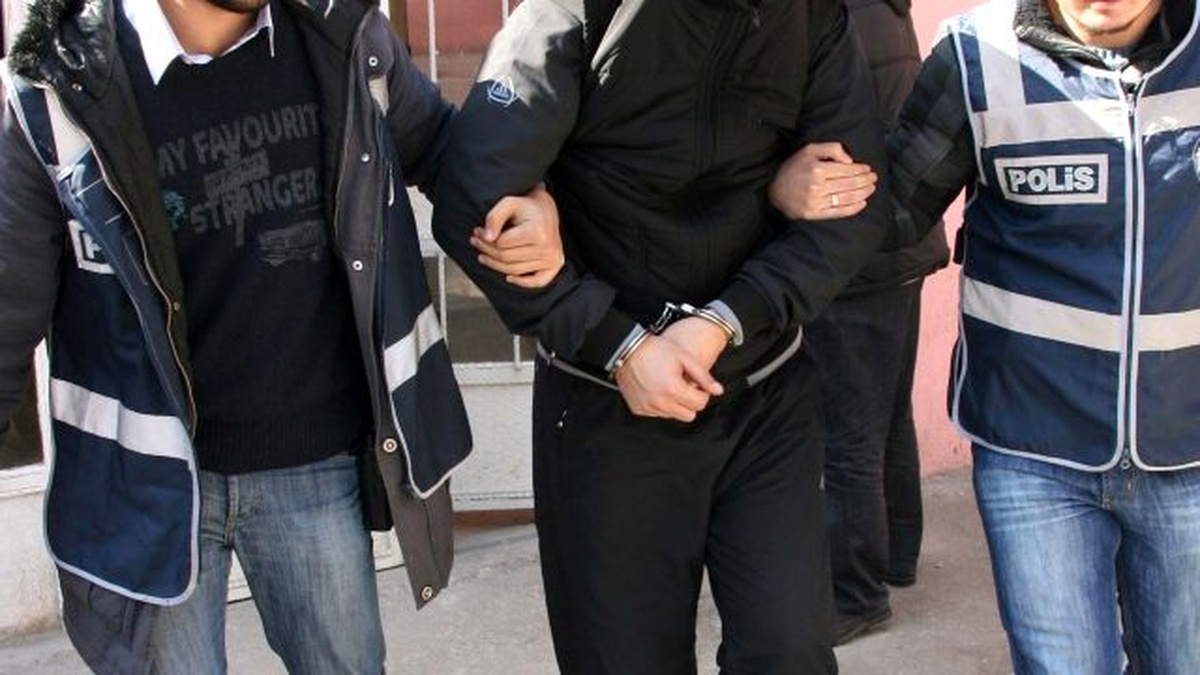 Bir İkamete Girmeye Çalışan Hırsızlar Suçüstü Yakalandı