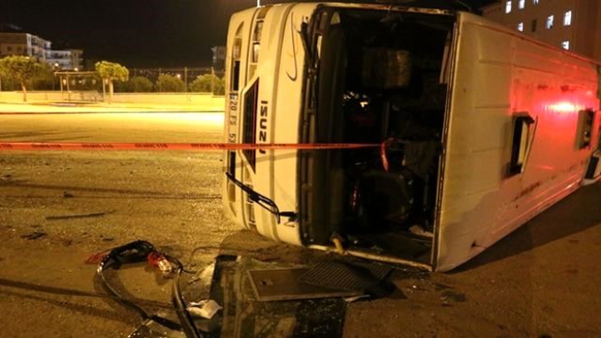 Denizli\'de Trafik Kazası: 20 Yaralı