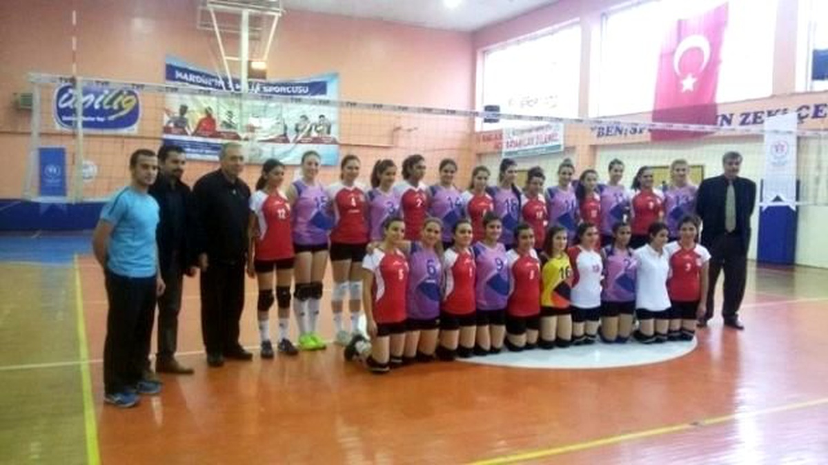 DÜ Bayan Voleybol Takımı MAÜ\'yü 3-0 Yendi