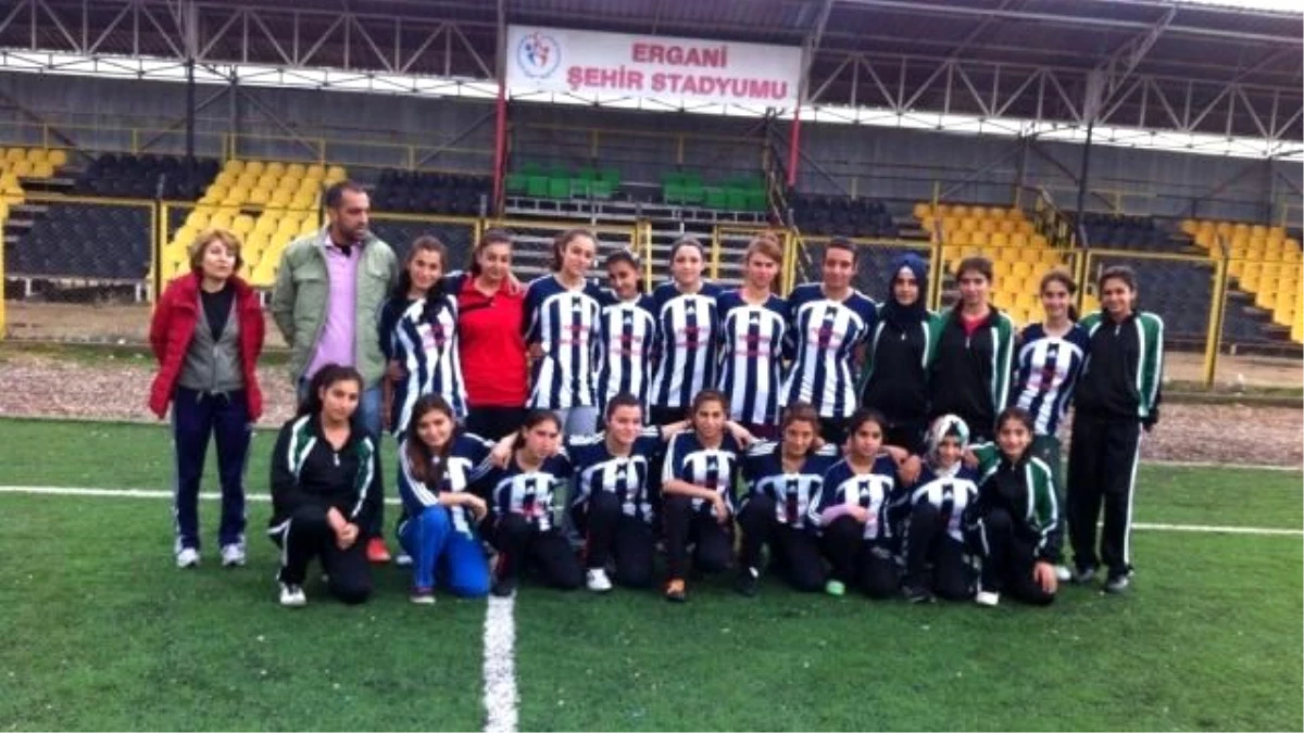 Ergani\'de Bayan Futbol ve Hentbol Takımı Kuruldu