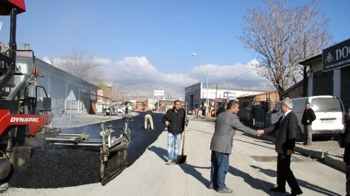 Erzincan Belediyesi Asfalt Döküm Çalışmalarına Başladı