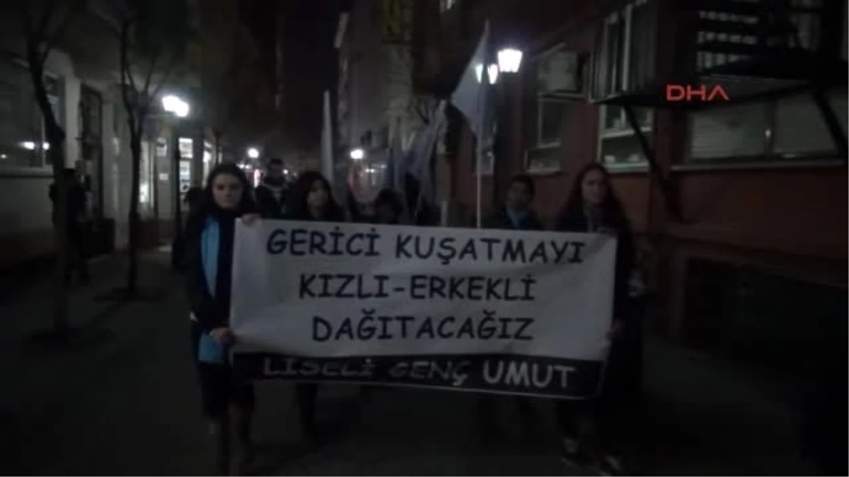 Eskişehir\'de Liselilerden Eğitim Bir-Sen\'e Yumurtalı Protesto