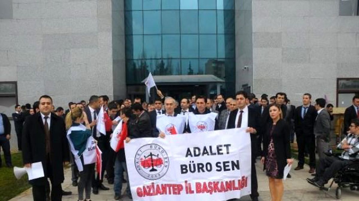 Gaziantep\'te Avukatın Zabıt Katibine Saldırısına Tepki