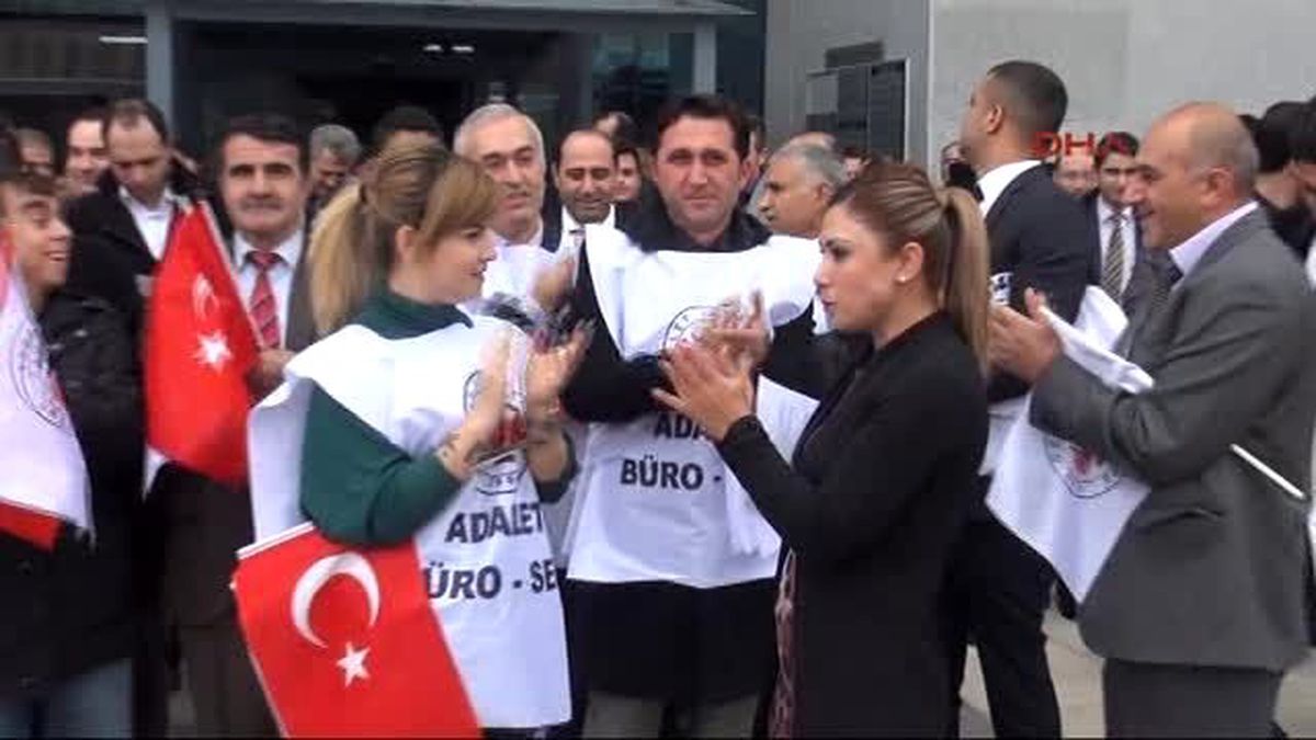 Gaziantep\'te Avukatın Zabıt Katibine Saldırısına Tepki