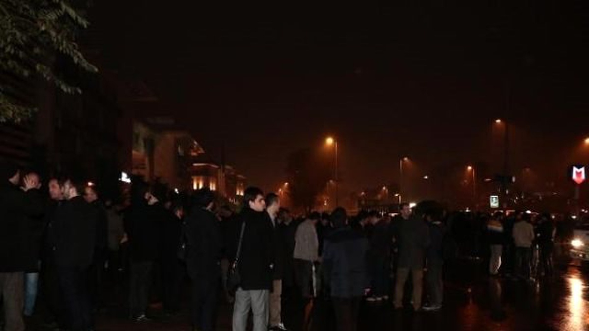 Gözaltı Tweet\'i Sonrası İstanbul Adliyesi Önünde Eylem