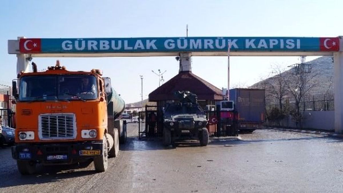 Gürbulak\'ta Tır Geçişi Başladı