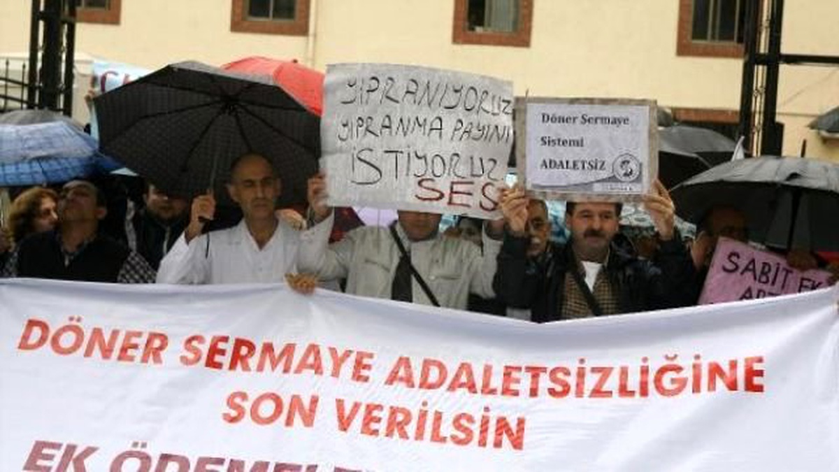 İzmir\'de Sağlıkçılardan \'Beyaz Yürüyüş\'