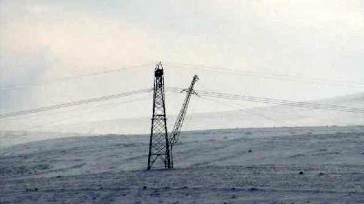 Karakış, Elektrik Direklerini Büktü