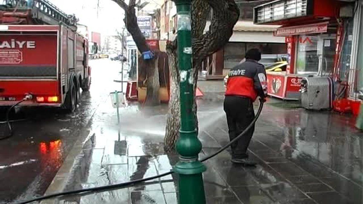 Kars\'ta İtfaiye Sokakları Yıkadı