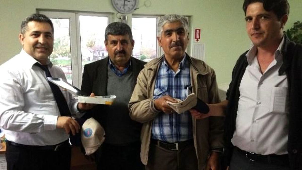 Kaydedilen Yüzüncü Çiftçi\'ye Plaket