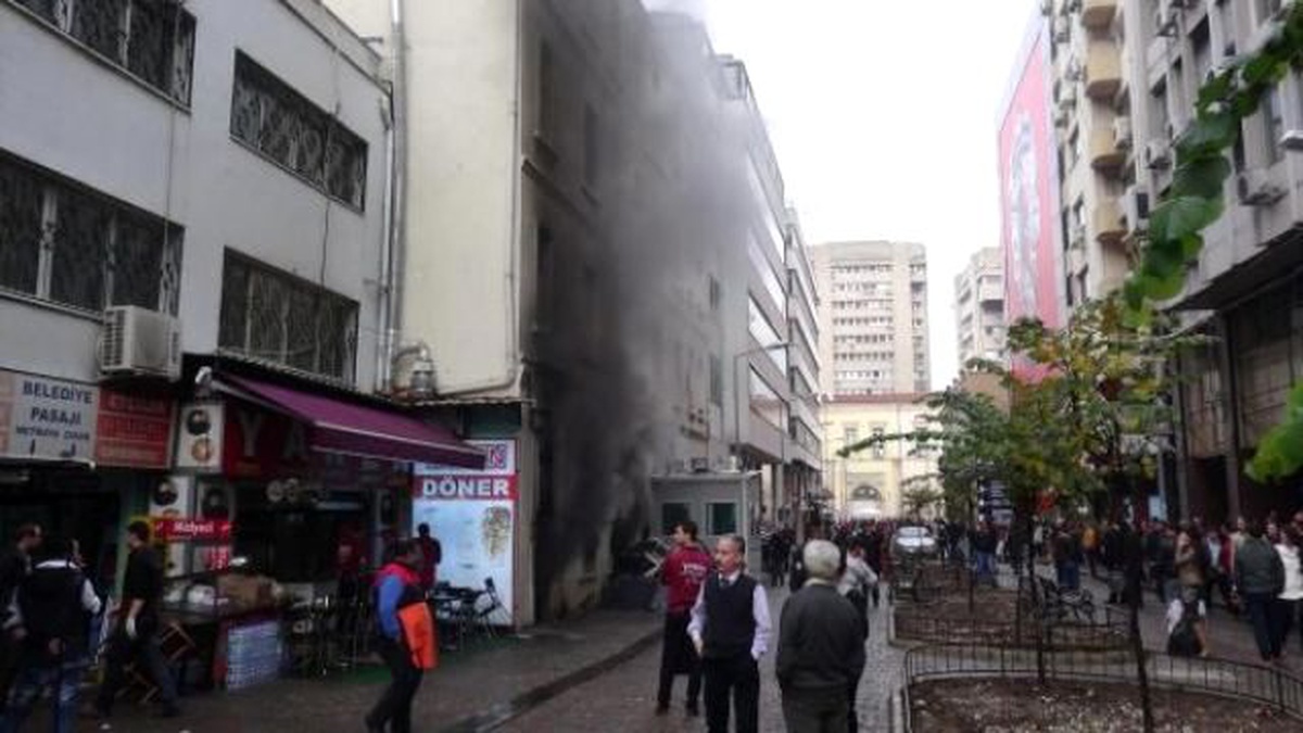 Kemeraltı Karakolu\'nda Yangın Korkuttu