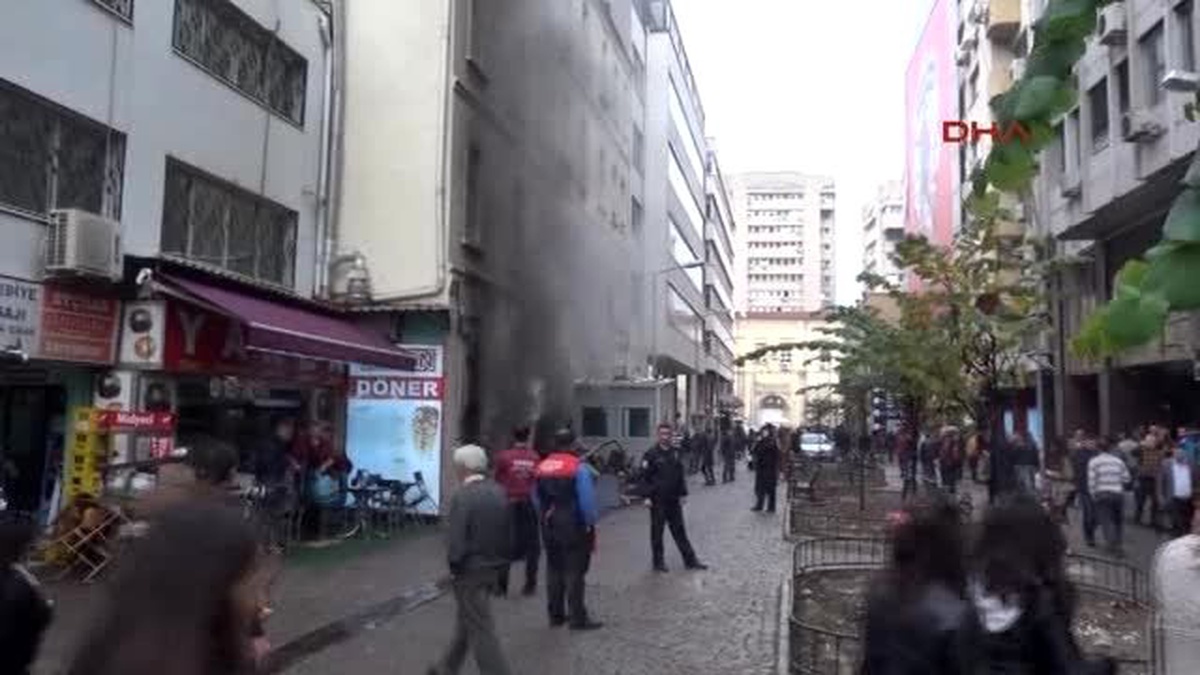 Kemeraltı Karakolu\'nda Yangın Korkuttu