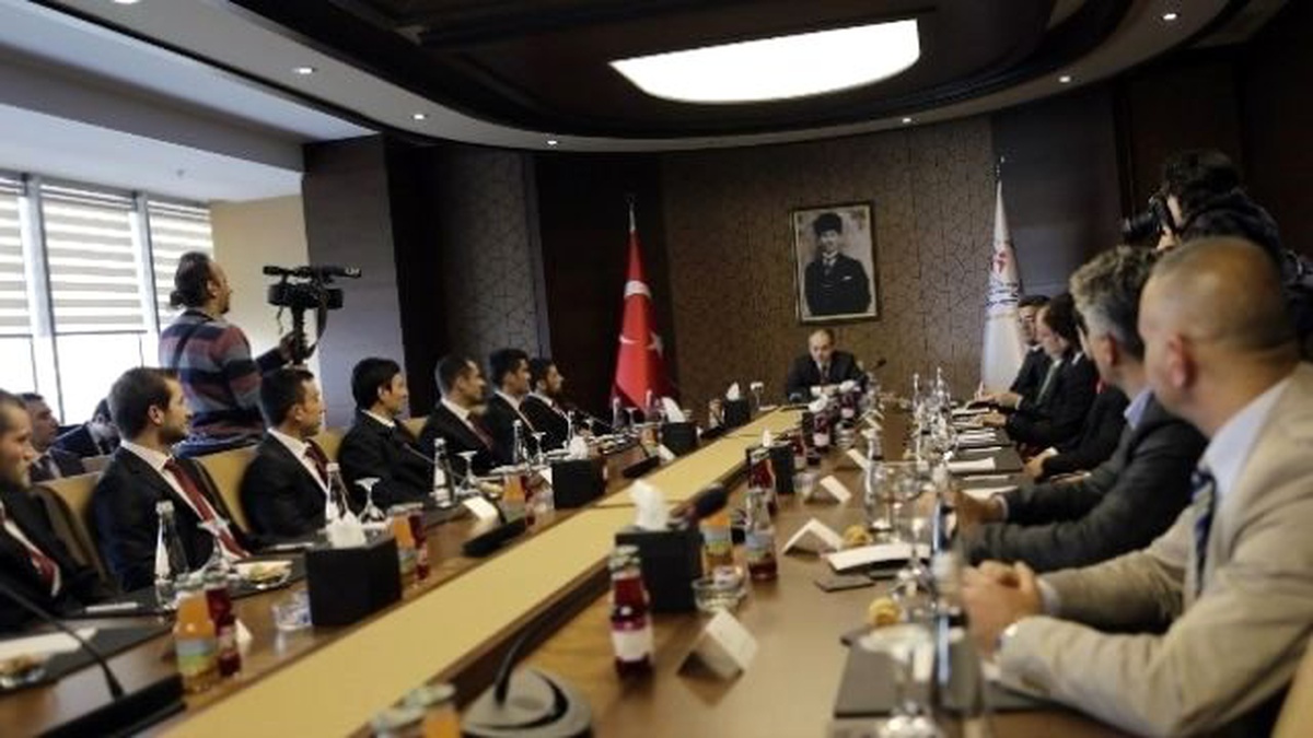 Milli Kürekçiler, Bakan Çağatay Kılıç\'ı Ziyaret Etti