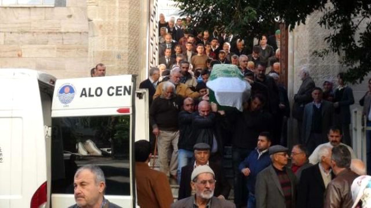 Öldürdüğü Öğretmen Eşi Toprağa Verildi, Kendisi Ağladı