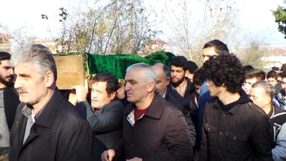 Pencereden Düşüp Ölen Üniversiteli Toprağa Verildi