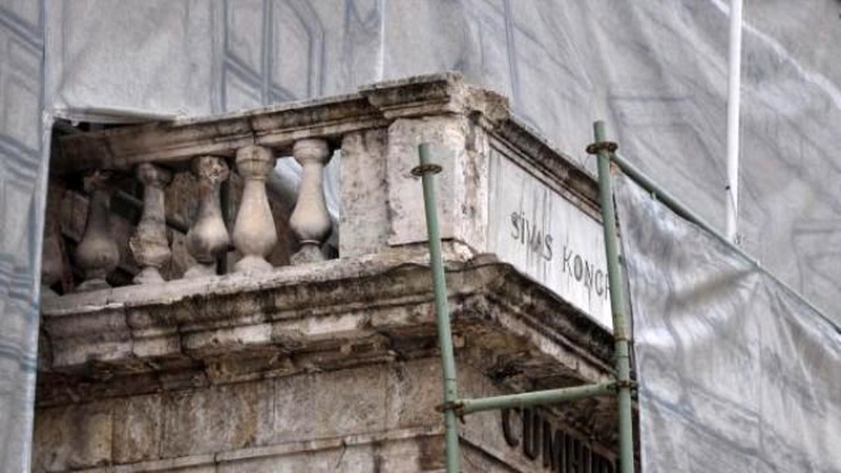 Restorasyonu Durdurulan Sivas Kongresi Binası Deforme Oldu
