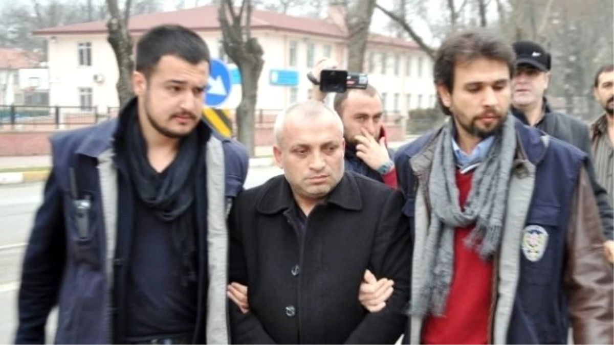 Sakarya\'da 21 Yıllık Eşini Öldüren 112 Şoförü İstanbul Adli Tıp Kurumu\'nda Müşahede Altına Alınacak