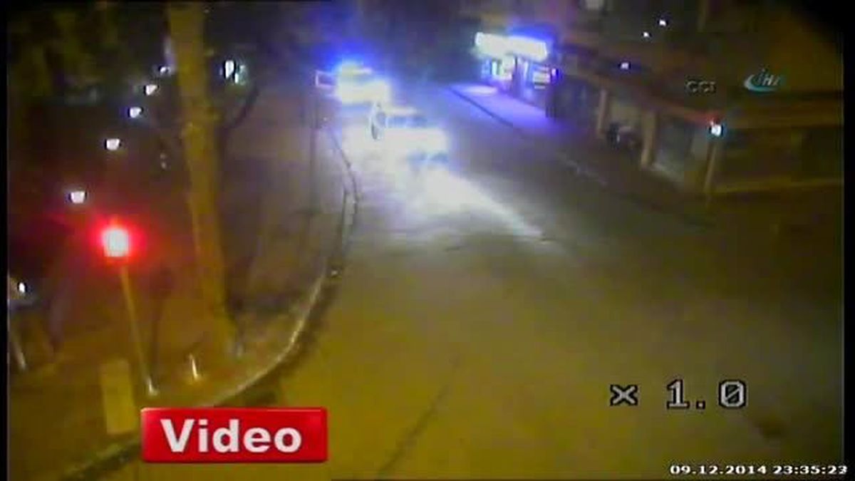 'Dur' İhtarına Uymayan Sürücü Polisi 300 Metre Sürükledi