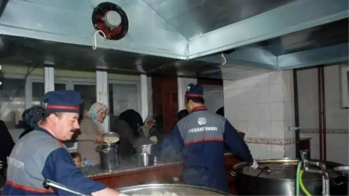 Uşşaki Vakfı Gaziantep Şubesi 400 Aileye Yemek Dağıtıyor