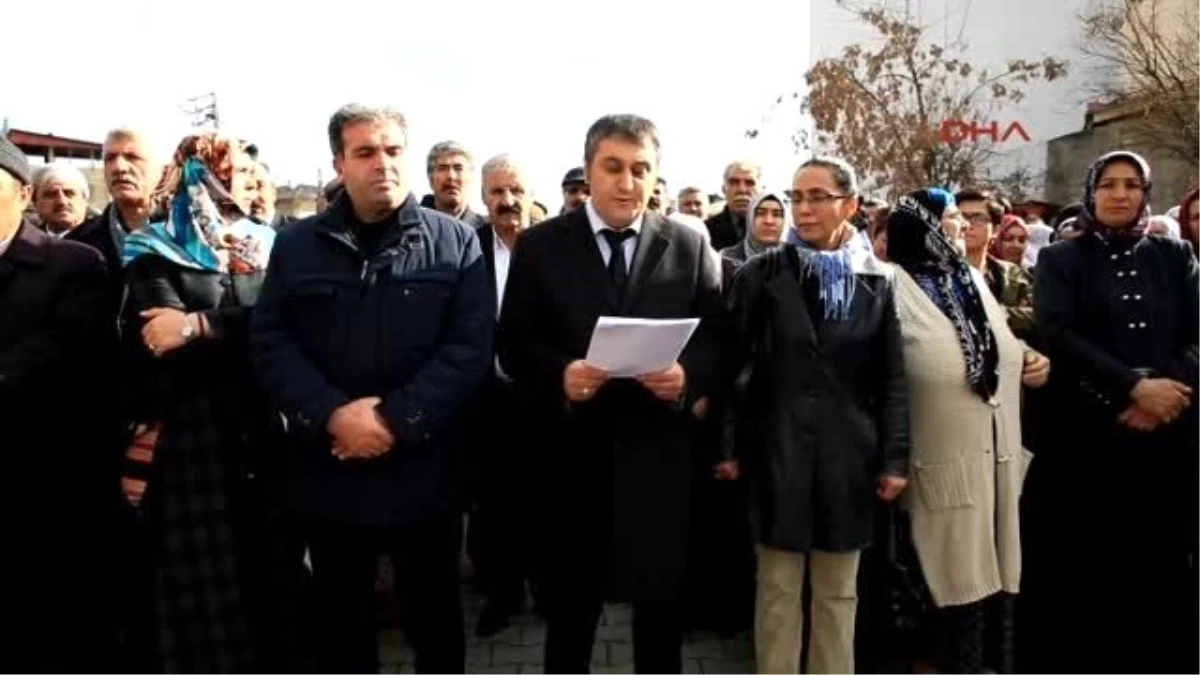 Van ve Erciş\'te Kadın Cinayetleri Protesto Edildi