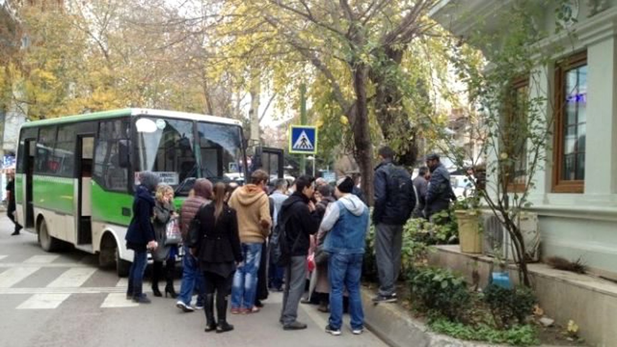 Yaşlı Kadına Halk Otobüsü Çarptı