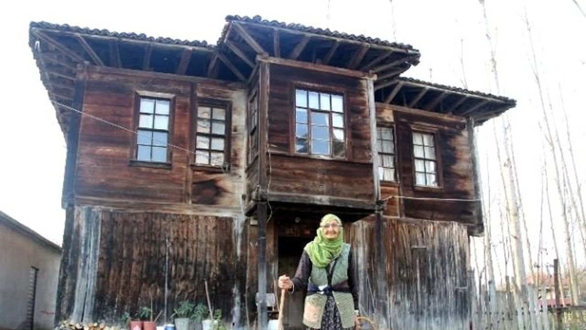 110 Yaşındaki Nine Yıllara Meydan Okuyor