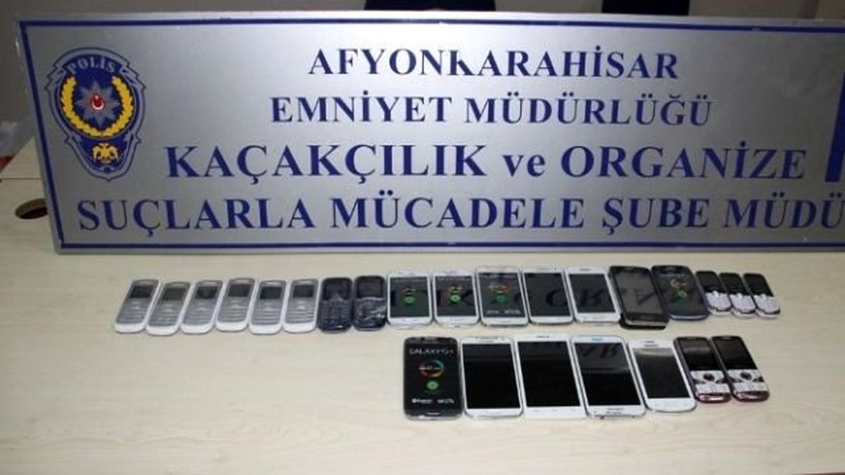Afyonkarahisar\'da Kaçak Cep Telefonu ve İçki Operasyonu