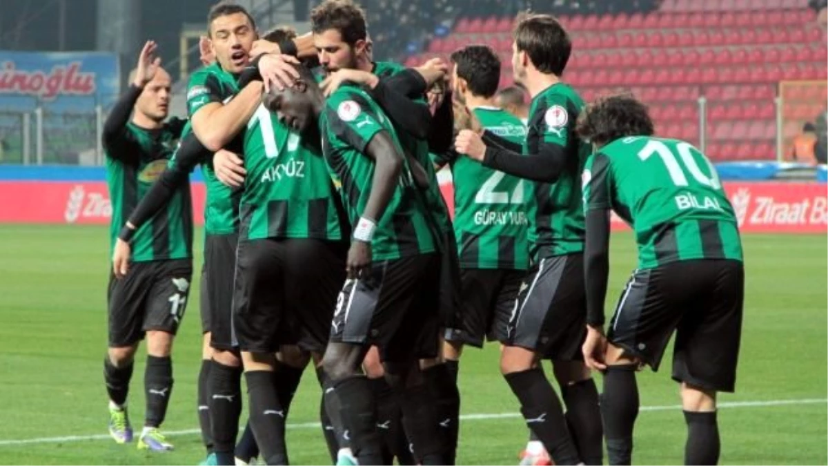 Akhisar Belediyespor\'un Çıkışa Geçme Maçı