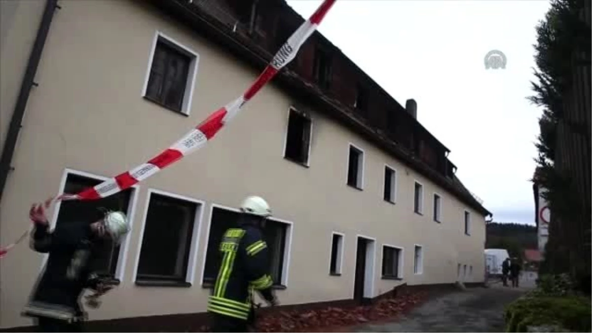 Almanya\'da Mültecilerin Kalacağı Binalar Kundaklandı