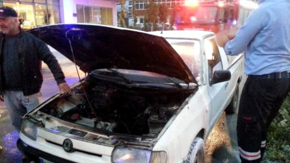 Aracındaki Yangını Söndürmek İsterken Yüzü Yandı