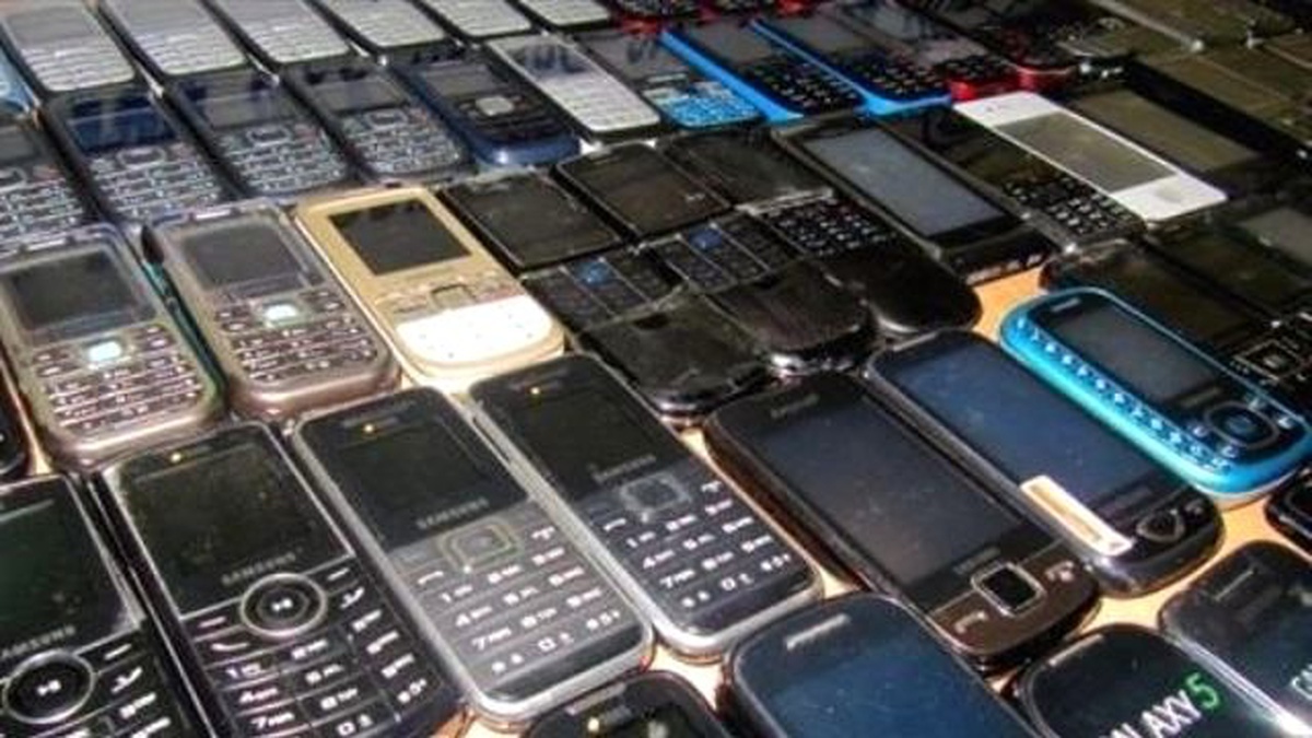 Karaman\'da Gümrük Kaçağı 145 Cep Telefonu Ele Geçirildi