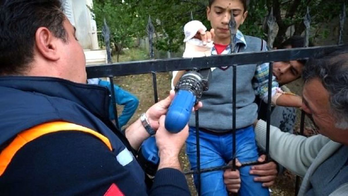 Korkuluk Demiri Eline Saplandı