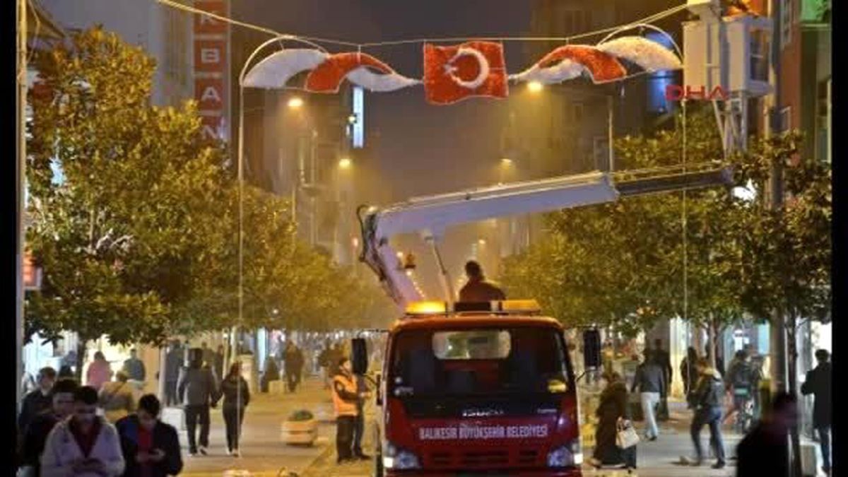Balıkesir\'de \'Ne Mutlu Türküm Diyene\' Krizi