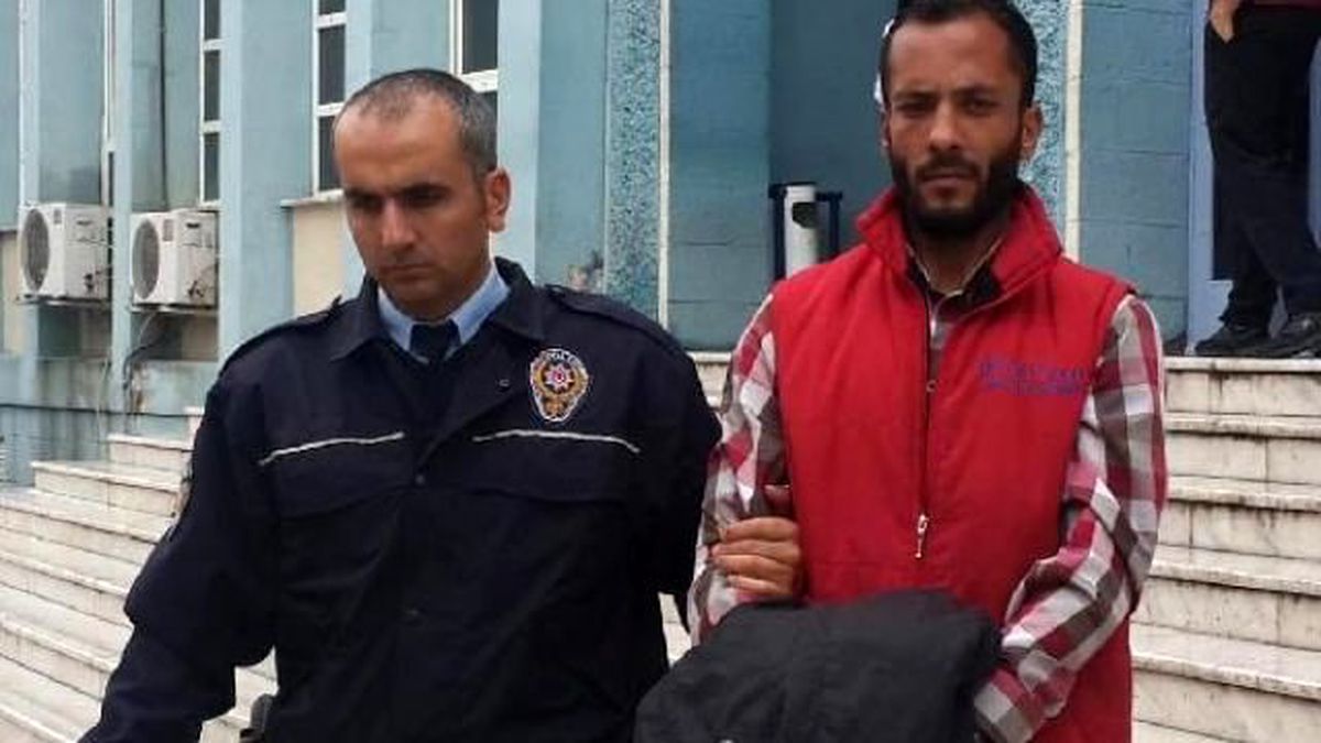 Öfkeli Koca, Başka Erkekle Konuşan Eşini Bıçakladı