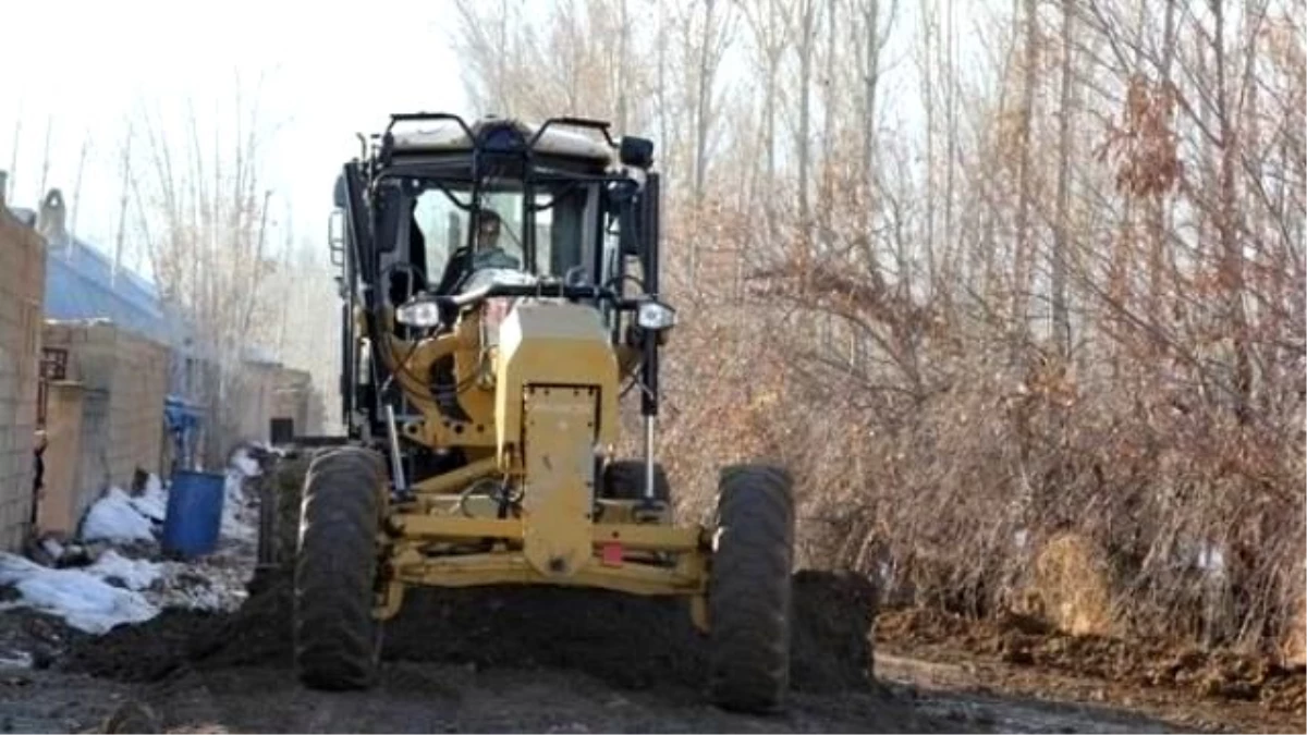 Başkale Belediyesi Yol Stabilize Çalışmalarına Başladı