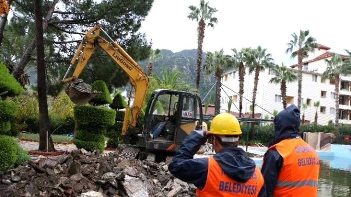 Belediye İçmeler\'de Kamu Alanı İşgaline Son Verdi