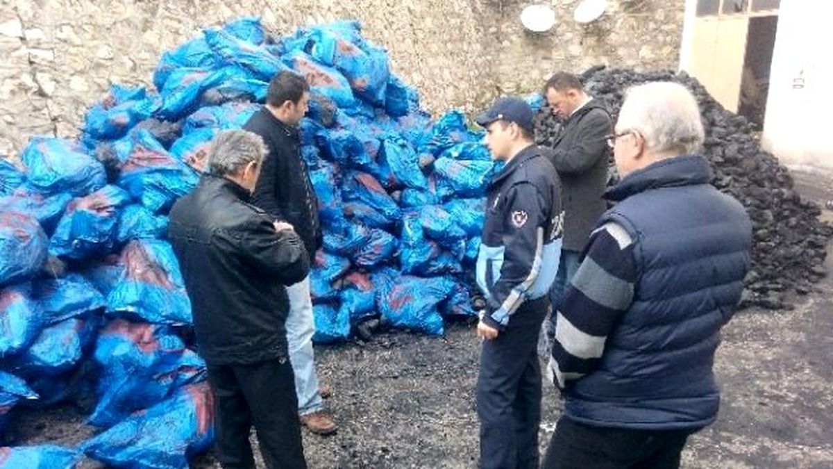 Bilecik Belediyesi ile Çevre ve Şehircilik İl Müdürlüğü Ekiplerinden "Kalorifer Kazanı ve Kömür...