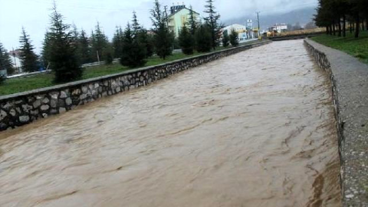 Çarşamba Çayı Taşma Noktasına Geldi