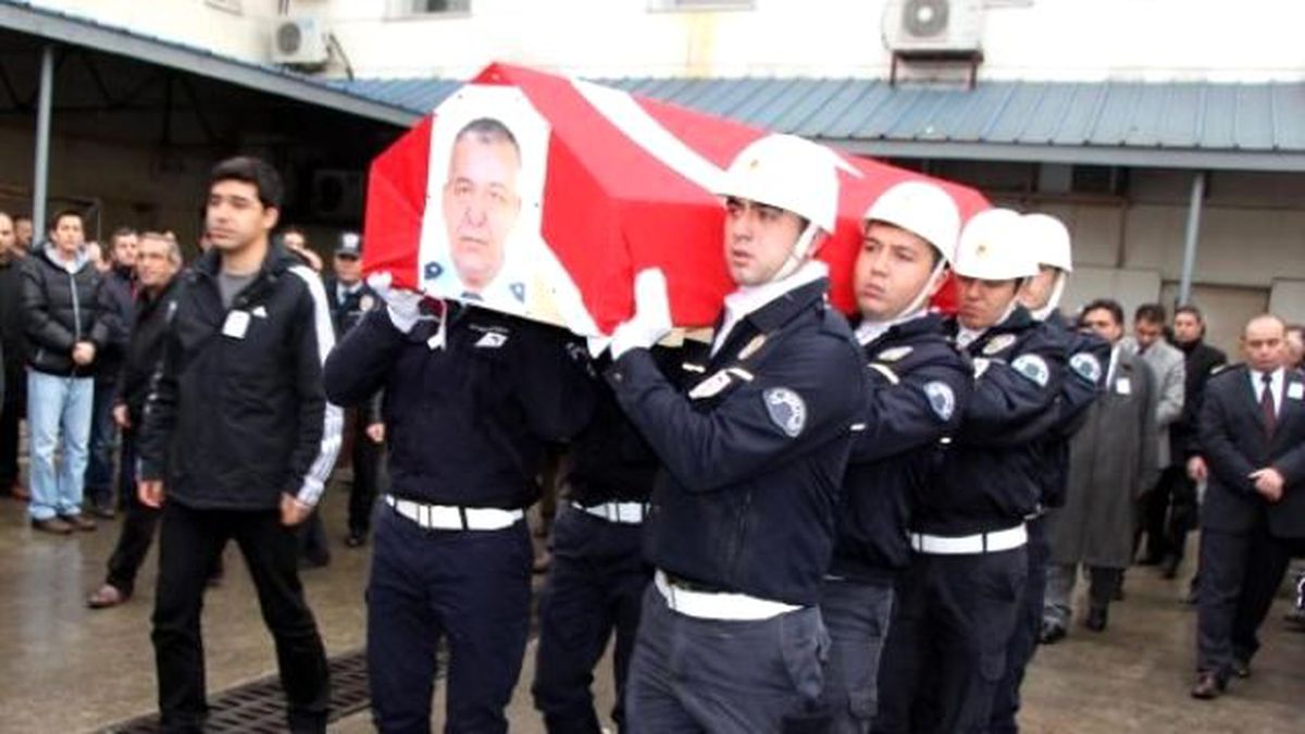 Emekliliğine 4 Ay Kalan Polis Memuru Kalp Krizinden Öldü