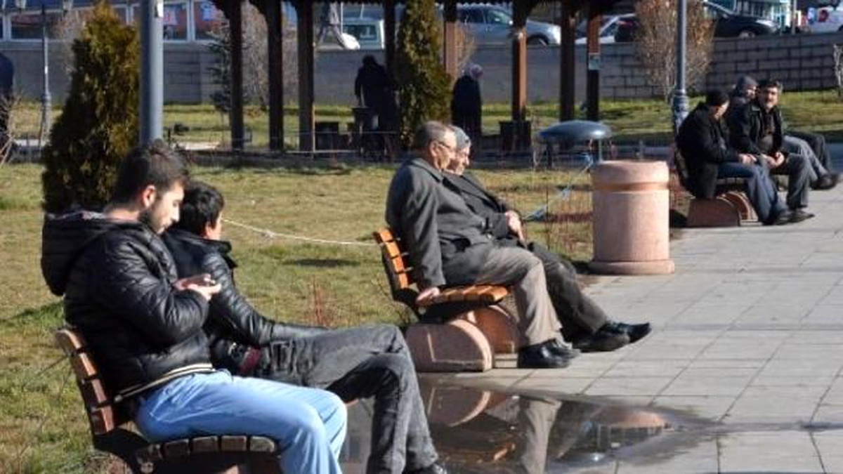 Erzurumlular Aralık Güneşinin Tadını Çıkarıyor