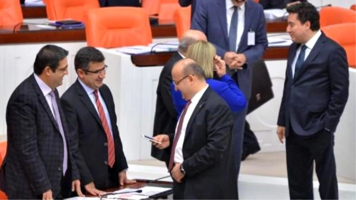 Genel Kurul\'da Başbakan Yardımcısı Yalçın Akdoğan, Hdp\'lilerle Sohbet Etti