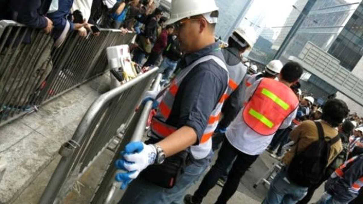 Hong Kong\'da Gösteri Alanlarının Boşaltılması