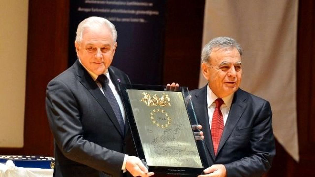 İzmir, Avrupa Konseyi Şeref Plaketiyle Ödüllendirildi
