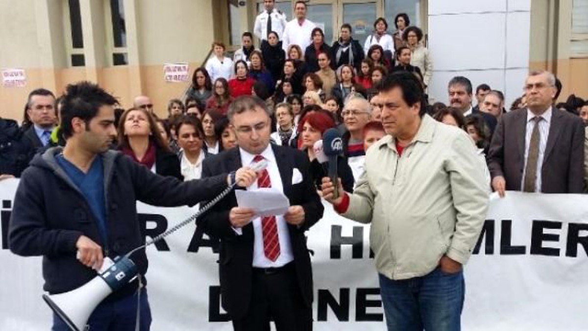 İzmir\'de Aile Hekimleri Nöbet Sistemine Tepki İçin İş Bıraktı