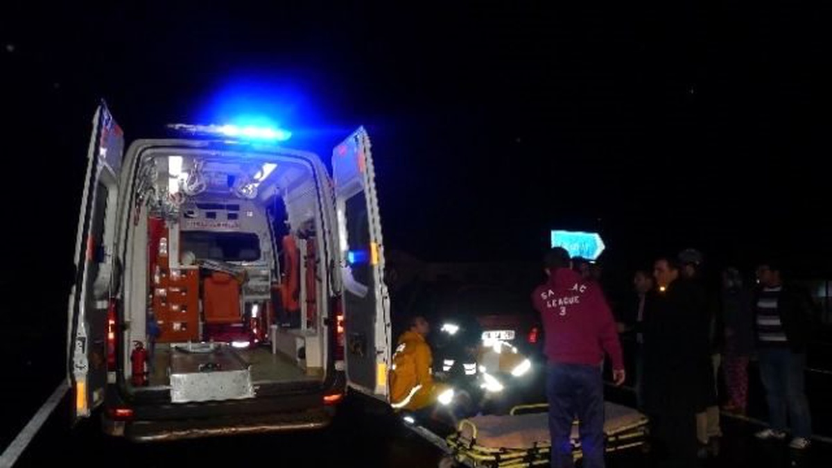 Karanlık Kavşakta Karşıdan Karşıya Geçerken Otomobilin Altında Kaldı