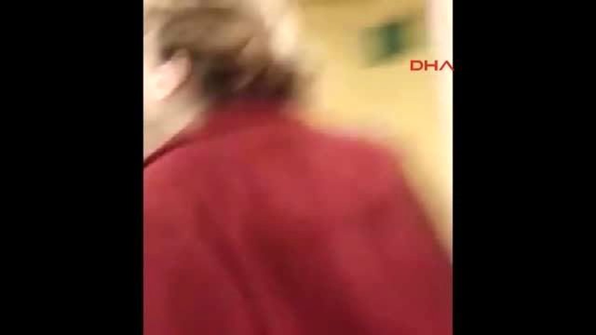 Müslüman Kadın \'Dinci Terörist\' Deyip Tüküren Irkçıyı Görüntüledi