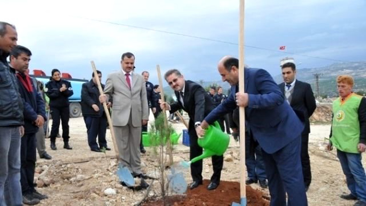 Mersin Pomem Bahçesine 6 Bin 800 Adet Fidan Dikildi