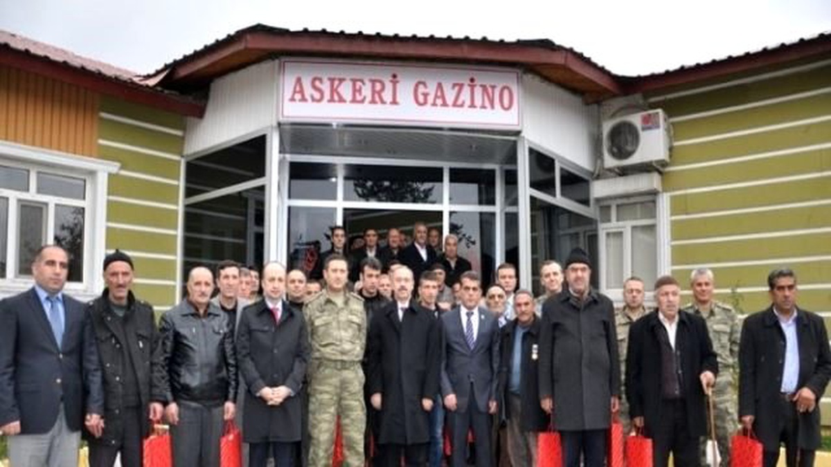 Muş\'ta Şehit Aileleri ve Gaziler Onuruna Yemek