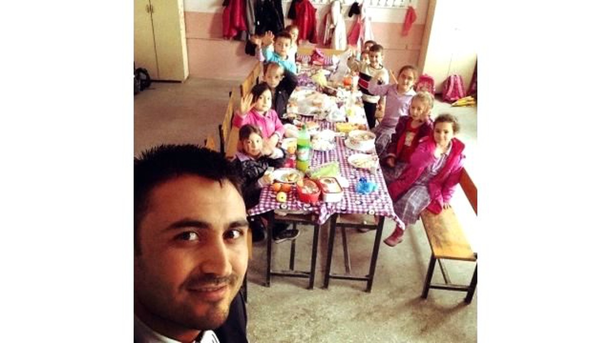 Öğretmen ile Öğrencilerin Yerli Malı Özçekimi
